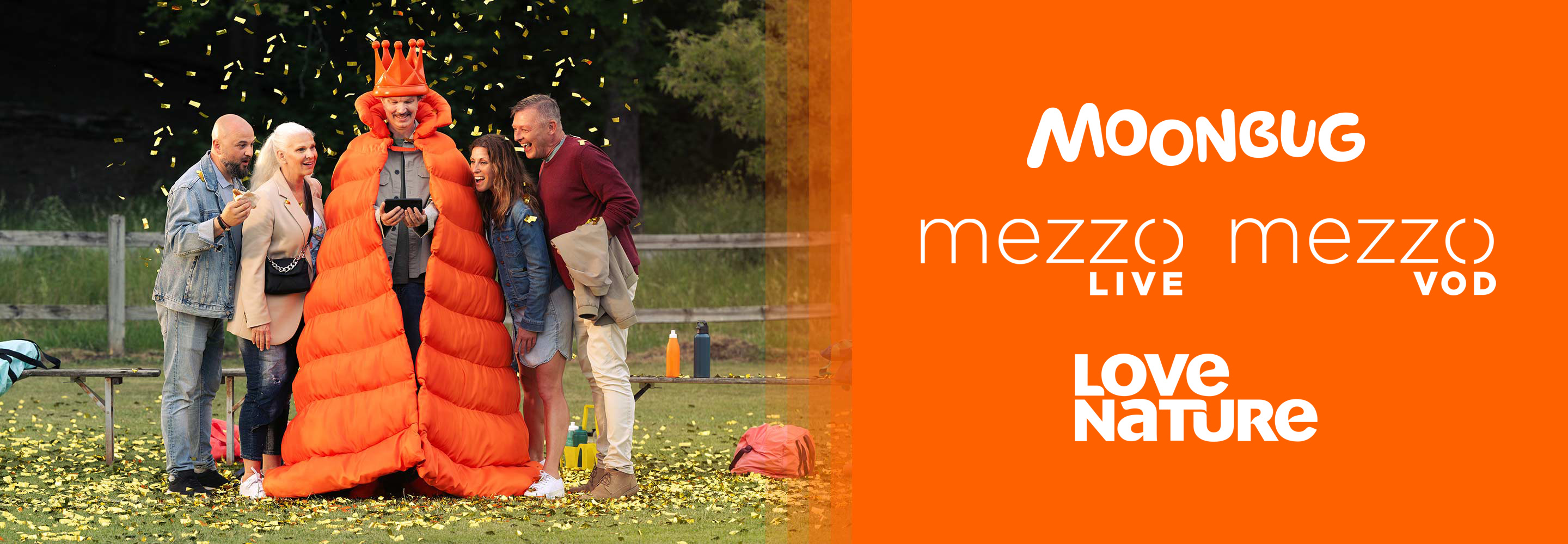 Et stort bilde som viser den oransje kongen som streamer med telefonen sin, og logoene til de nye kanalene som preseneteres på denne landingssiden.